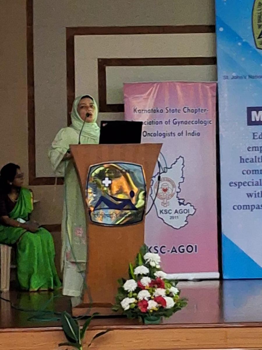 Dr. Mariam Anjum speaking at KSC-AGOI podium — Karnataka State Chapter, Association of Gynaecologic Oncologists